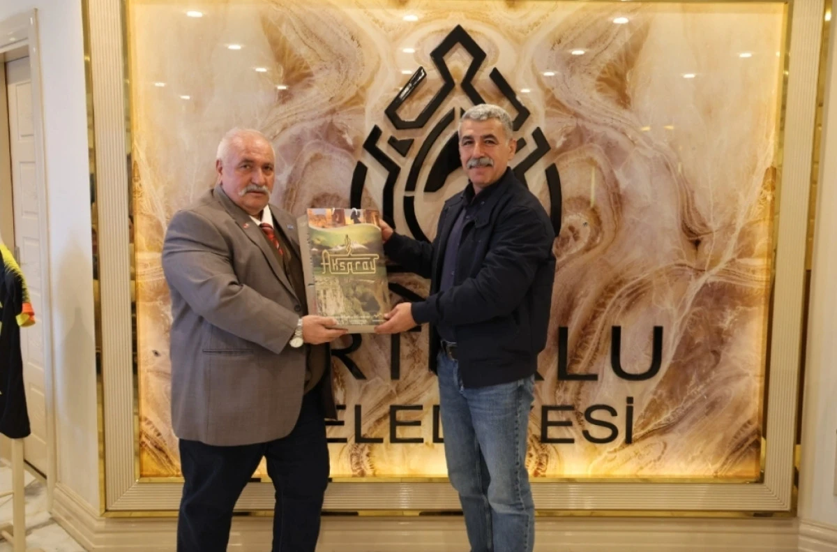 ARTUKLU BELEDİYE BAŞKANI İLE GAZETECİLERE AKSARAY KİTAPLARI