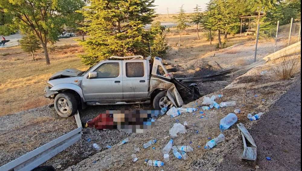 Asit y&uuml;kl&uuml; kamyonete &ccedil;arptı