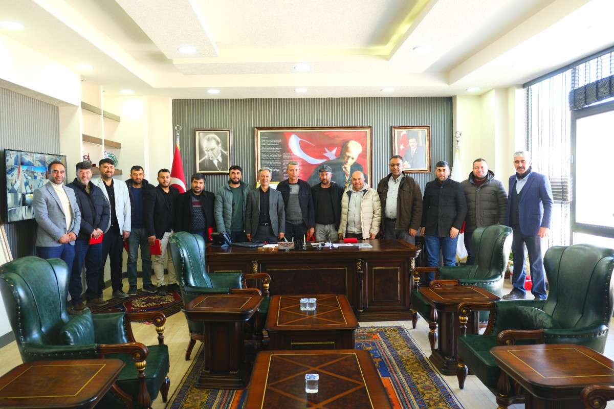 Başkan Zavlak'tan kul&uuml;p başkanlarına plaket verildi