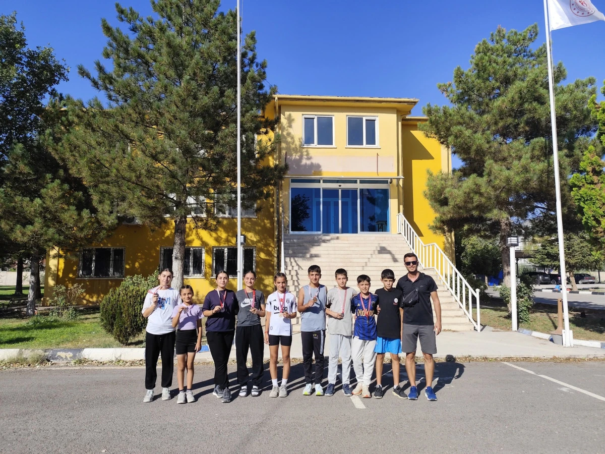 Eskilli Gen&ccedil; Atletler Aksaray Se&ccedil;melerine Damga Vurdu!