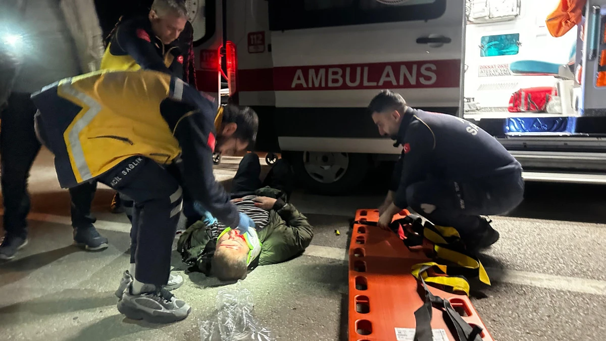 Karşıdan karşıya ge&ccedil;erken otomobil &ccedil;arptı