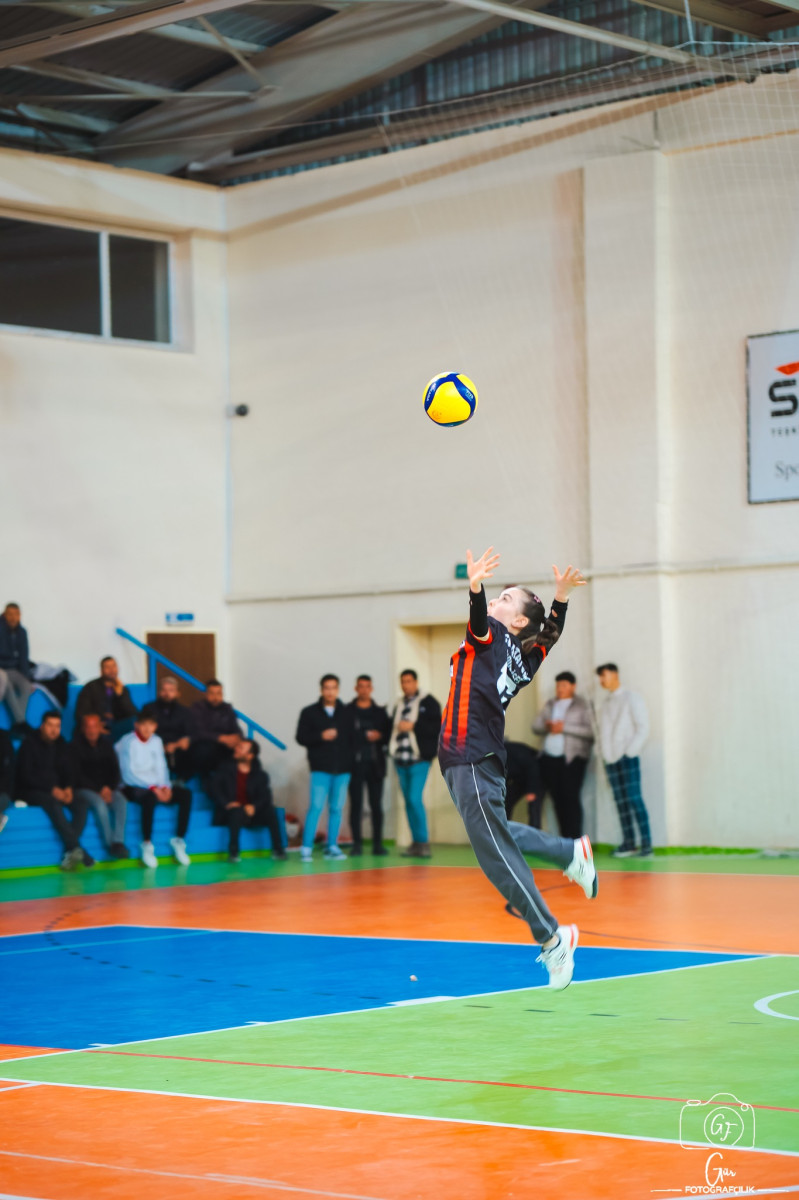 Voleybol turnuvası tüm heyecanıyla devam ediyor